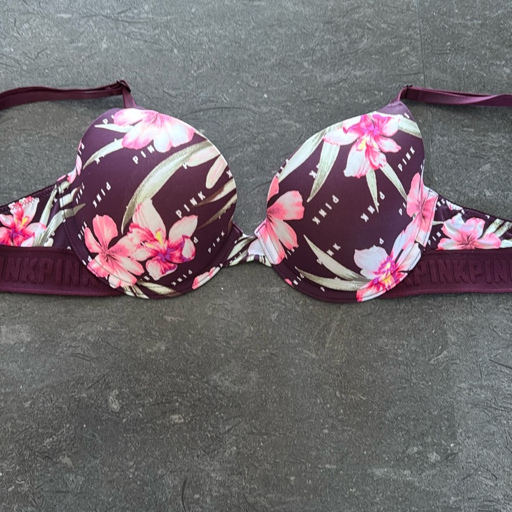 PINK Victoria’s Secret  lightly lined convertible bra  EUC
Size 34C